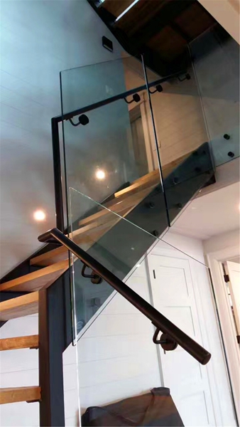 GLASS GUARDRAIL