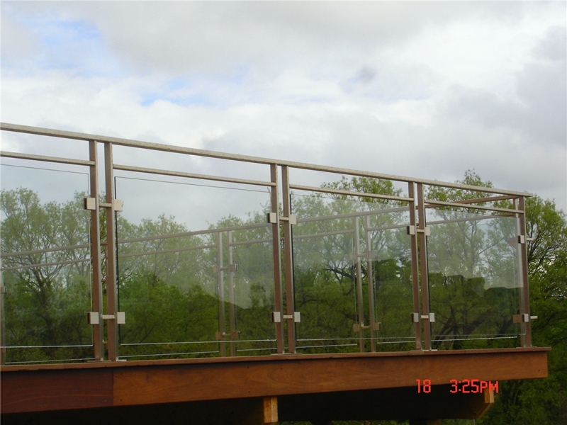 GLASS GUARDRAIL