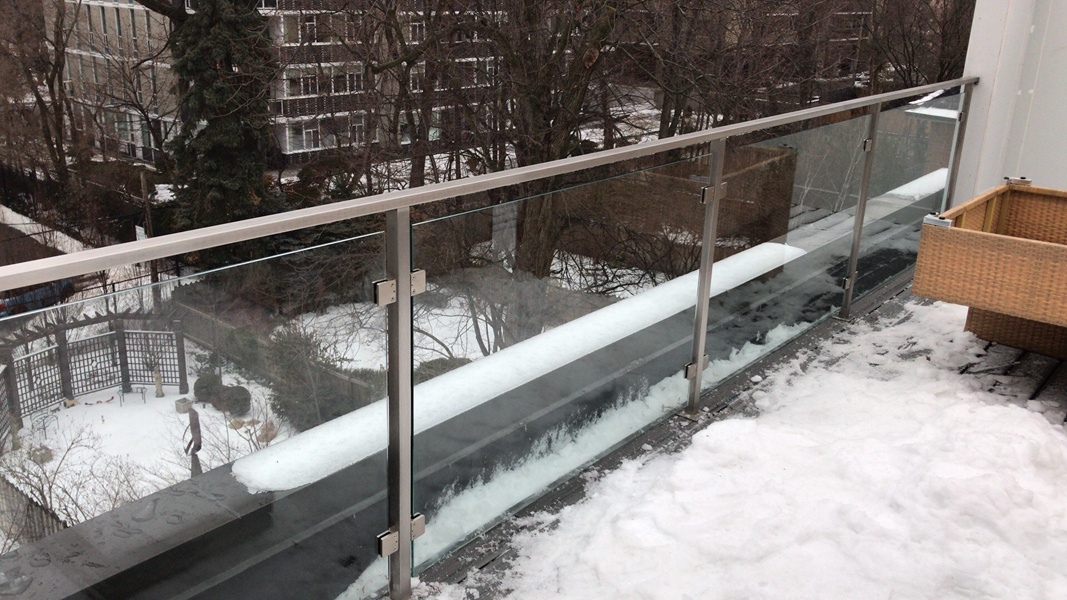 GLASS GUARDRAIL