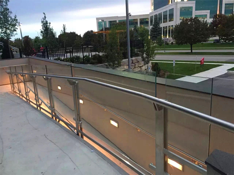 GLASS GUARDRAIL