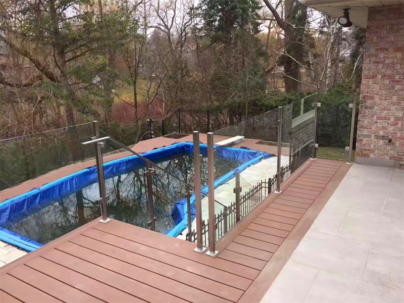 GLASS GUARDRAIL