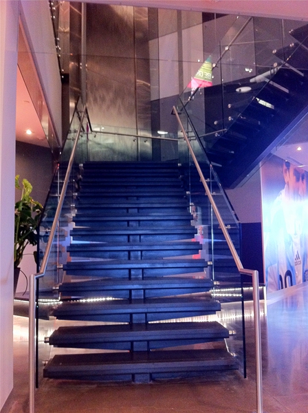 GLASS GUARDRAIL