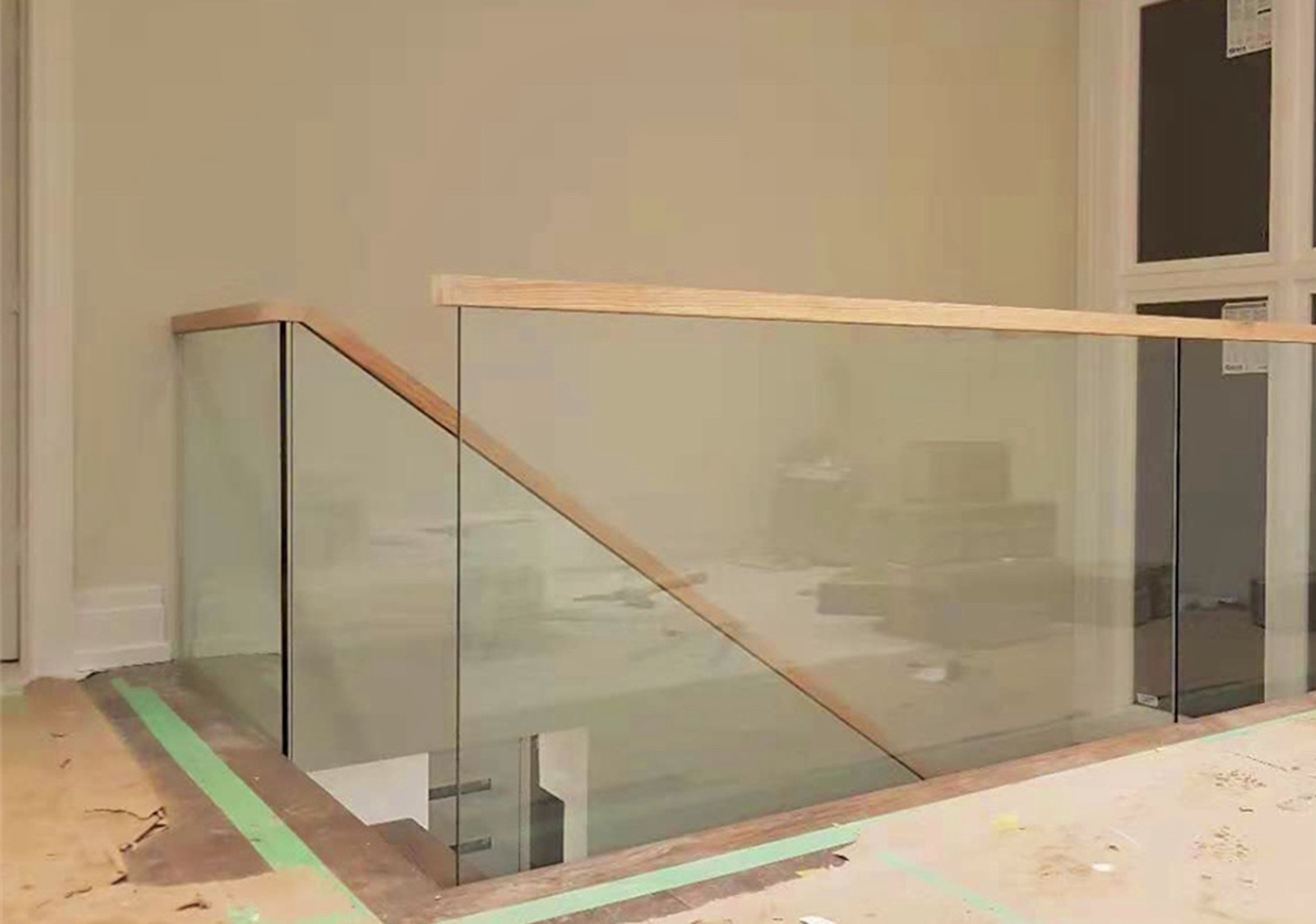 Wood HR Glass Guardrail