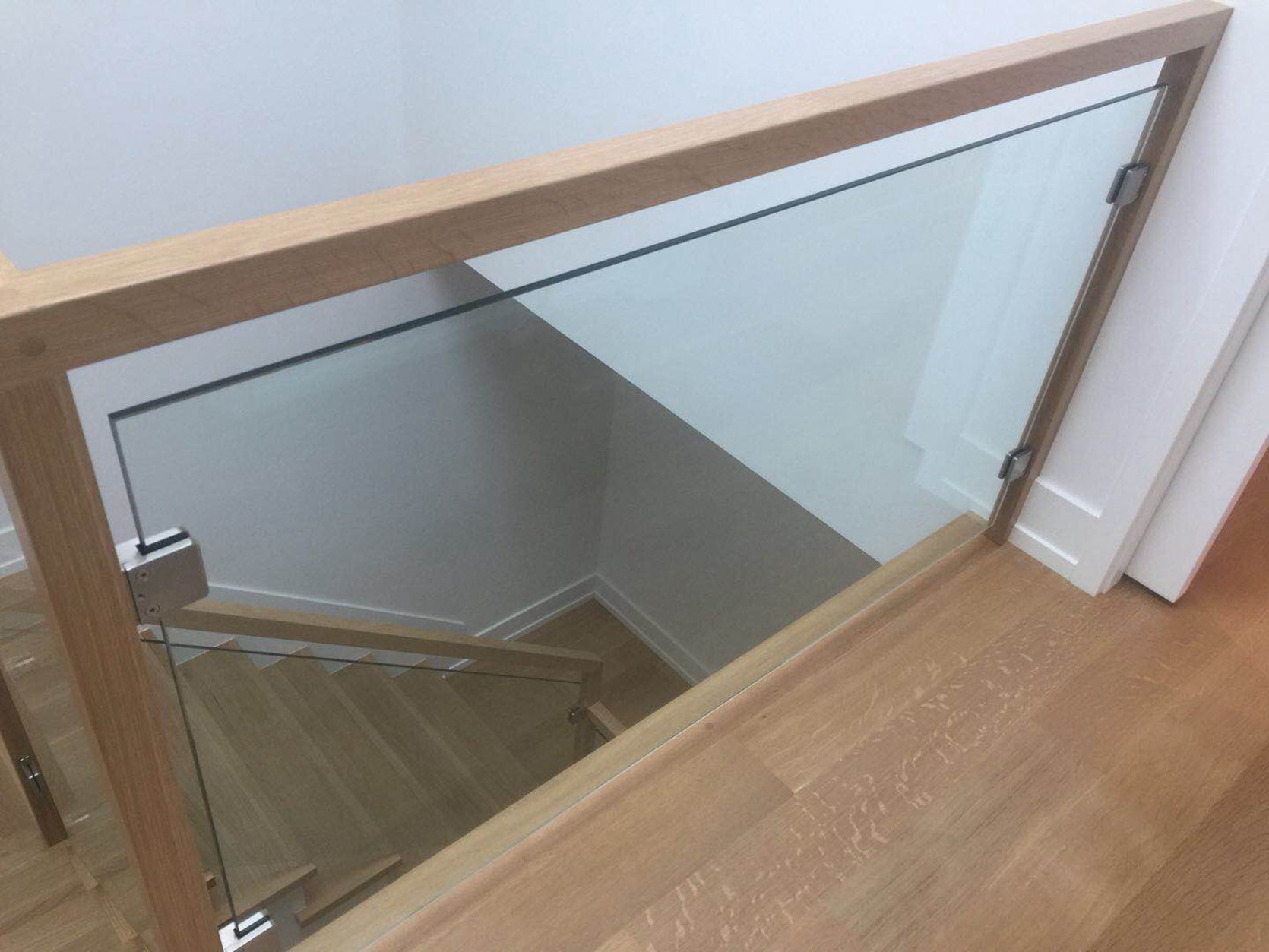 Wood HR Glass Guardrail