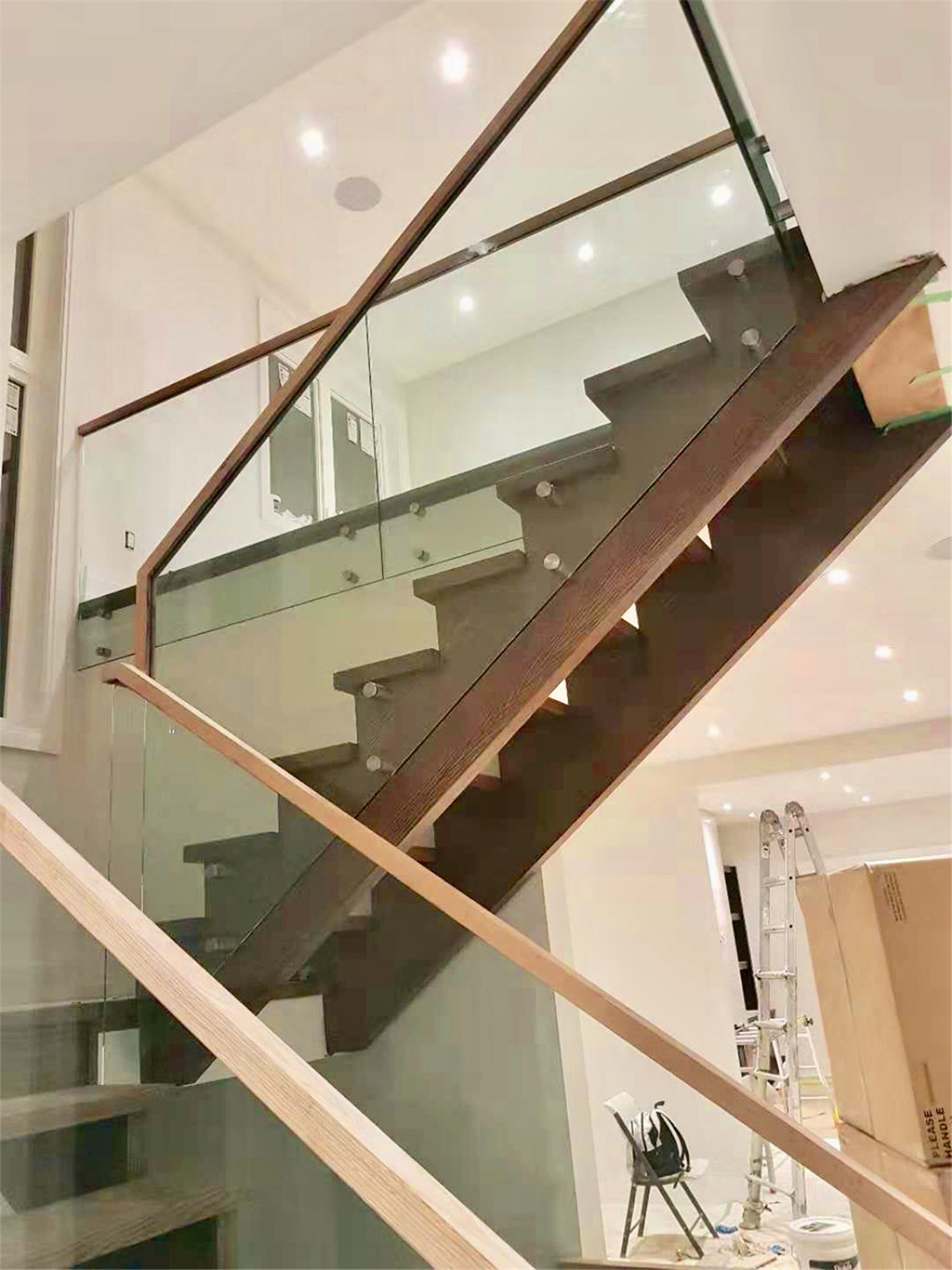 Wood HR Glass Guardrail